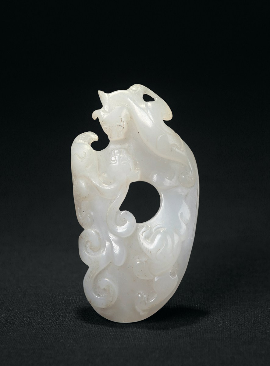 清 白玉螭龙鸡心佩