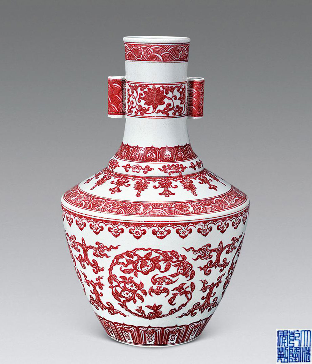 民国 釉里红福寿贯耳瓶