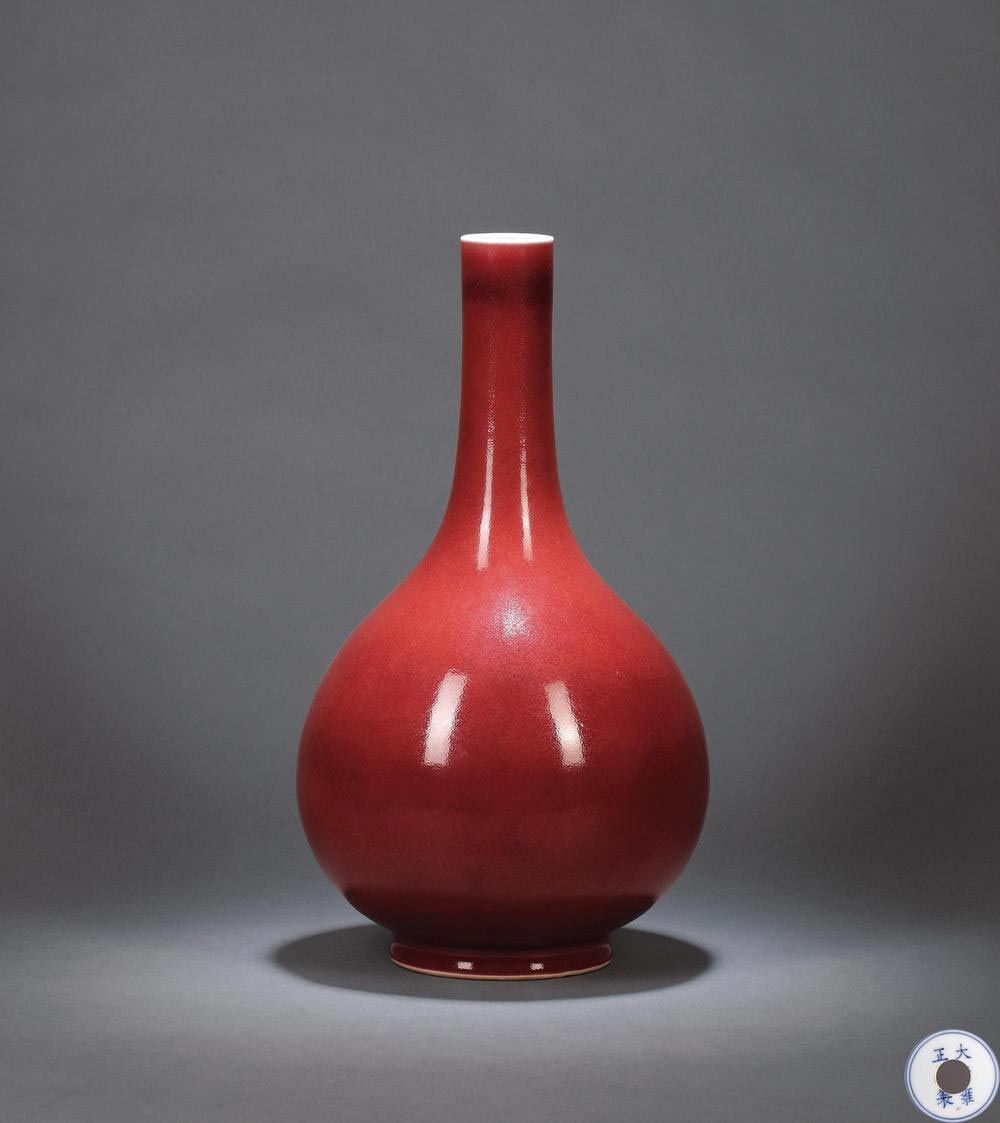 红釉胆式瓶